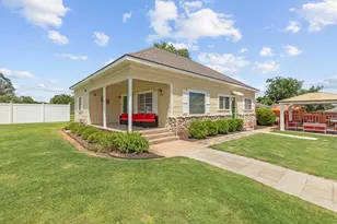 1203 N Milam St, Fredericksburg, TX 78624 - Photo 1