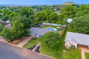 602 W Hackberry St, Fredericksburg, TX 78624 - Photo 1