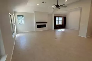 130 W Creekview Dr, Fredericksburg, TX 78624 - Photo 3