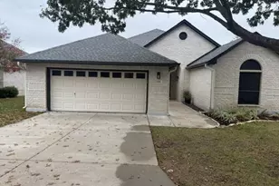 130 W Creekview Dr, Fredericksburg, TX 78624 - Photo 3