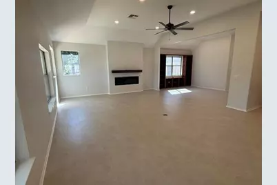 130 W Creekview Dr, Fredericksburg, TX 78624 - Photo 5