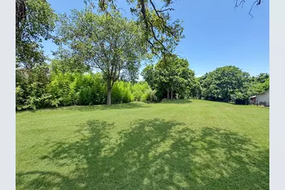 320 W Park St, Fredericksburg, TX 78624 - Photo 5