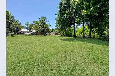 320 W Park St, Fredericksburg, TX 78624 - Photo 7