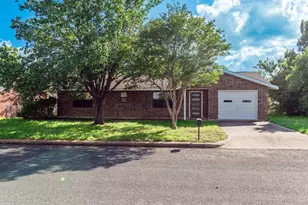 203 Broadmoor St, Fredericksburg, TX 78624 - Photo 37