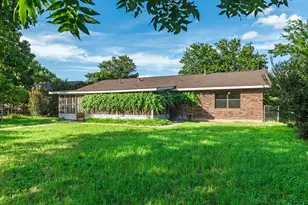 203 Broadmoor St, Fredericksburg, TX 78624 - Photo 33