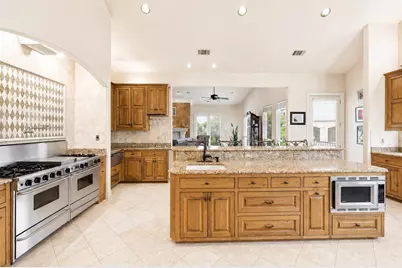 107 Deerwood, Kerrville, TX 78028 - Photo 11