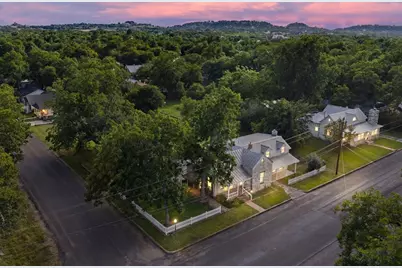 501 W Creek St, Fredericksburg, TX 78624 - Photo 9