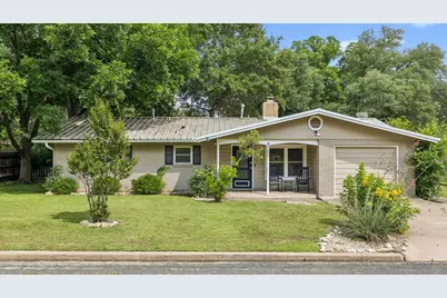 703 N Edison St, Fredericksburg, TX 78624 - Photo 5
