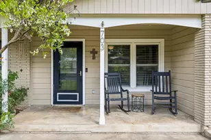 703 N Edison St, Fredericksburg, TX 78624 - Photo 11