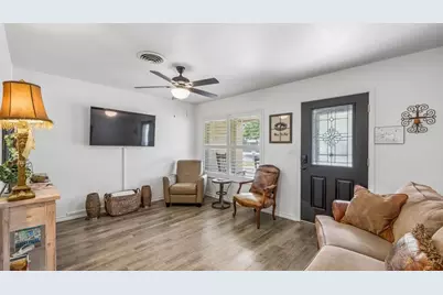 703 N Edison St, Fredericksburg, TX 78624 - Photo 13