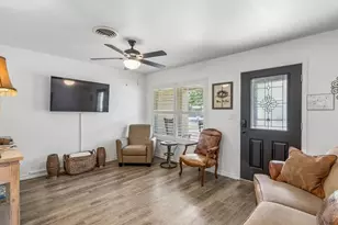 703 N Edison St, Fredericksburg, TX 78624 - Photo 13
