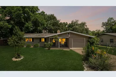 703 N Edison St, Fredericksburg, TX 78624 - Photo 1