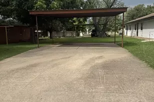 1407 N Crockett St, Fredericksburg, TX 78624 - Photo 9