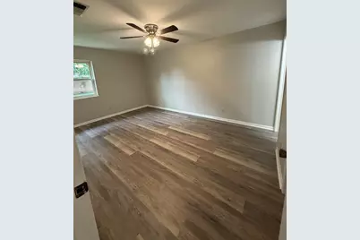 1407 N Crockett St, Fredericksburg, TX 78624 - Photo 5