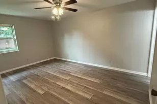 1407 N Crockett St, Fredericksburg, TX 78624 - Photo 5