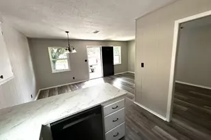 1402 N Adams St, Fredericksburg, TX 78624 - Photo 5