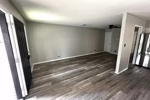 1402 N Adams St, Fredericksburg, TX 78624 - Photo 3