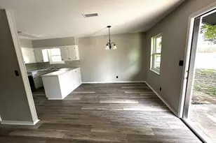 1402 N Adams St, Fredericksburg, TX 78624 - Photo 7