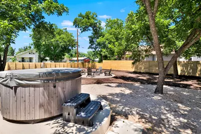 901 Bell St, Fredericksburg, TX 78624 - Photo 25
