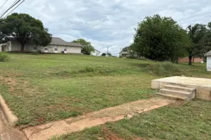 1001 W Main St, Llano, TX 78643 - Photo 1