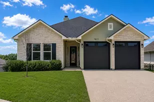 1811 Chateau Ln, Kerrville, TX 78028 - Photo 1