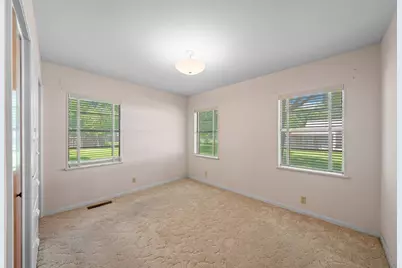512 W Peach St, Fredericksburg, TX 78624 - Photo 17
