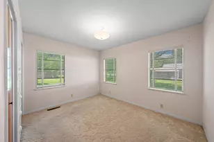 512 W Peach St, Fredericksburg, TX 78624 - Photo 17