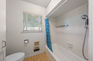 512 W Peach St, Fredericksburg, TX 78624 - Photo 19