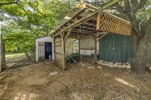 606 W Austin St, Fredericksburg, TX 78624 - Photo 3