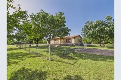 1983 Wendel Ahrens Rd, Fredericksburg, TX 78624 - Photo 11