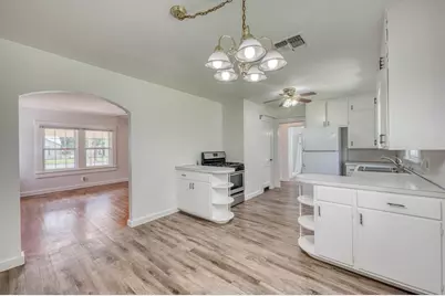 204 N Orange St, Fredericksburg, TX 78624 - Photo 17