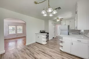 204 N Orange St, Fredericksburg, TX 78624 - Photo 17