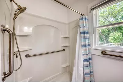 204 N Orange St, Fredericksburg, TX 78624 - Photo 13