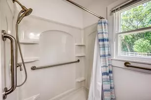 204 N Orange St, Fredericksburg, TX 78624 - Photo 13