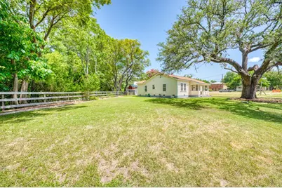 204 N Orange St, Fredericksburg, TX 78624 - Photo 25