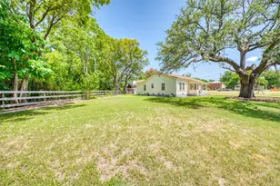 204 N Orange St, Fredericksburg, TX 78624 - Photo 25