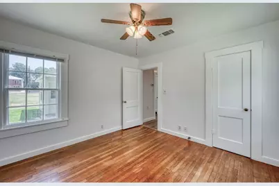 204 N Orange St, Fredericksburg, TX 78624 - Photo 9