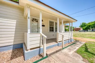 204 N Orange St, Fredericksburg, TX 78624 - Photo 5