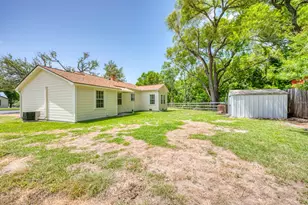 204 N Orange St, Fredericksburg, TX 78624 - Photo 23