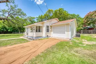 204 N Orange St, Fredericksburg, TX 78624 - Photo 3