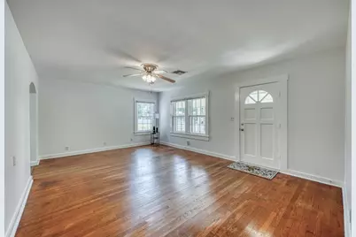 204 N Orange St, Fredericksburg, TX 78624 - Photo 7