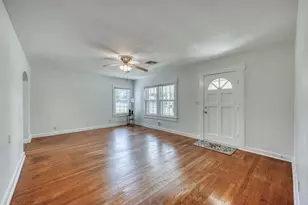 204 N Orange St, Fredericksburg, TX 78624 - Photo 7