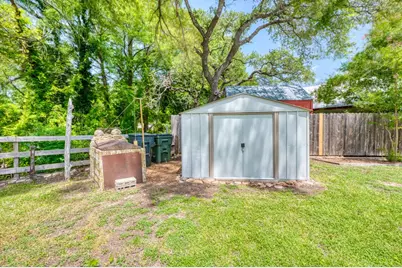 204 N Orange St, Fredericksburg, TX 78624 - Photo 21