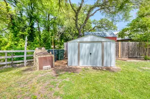 204 N Orange St, Fredericksburg, TX 78624 - Photo 21