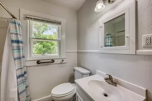 204 N Orange St, Fredericksburg, TX 78624 - Photo 11