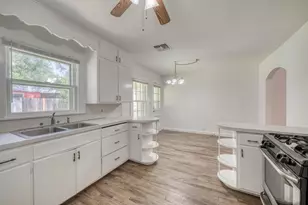 204 N Orange St, Fredericksburg, TX 78624 - Photo 21