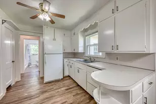 204 N Orange St, Fredericksburg, TX 78624 - Photo 19