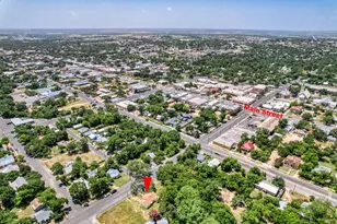 204 N Orange St, Fredericksburg, TX 78624 - Photo 27