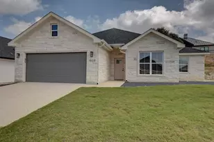 1808 N Chateau Ln, Kerrville, TX 78028 - Photo 1