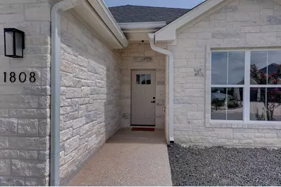 1808 N Chateau Ln, Kerrville, TX 78028 - Photo 3